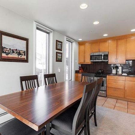 Village Center Condos Vail Room photo